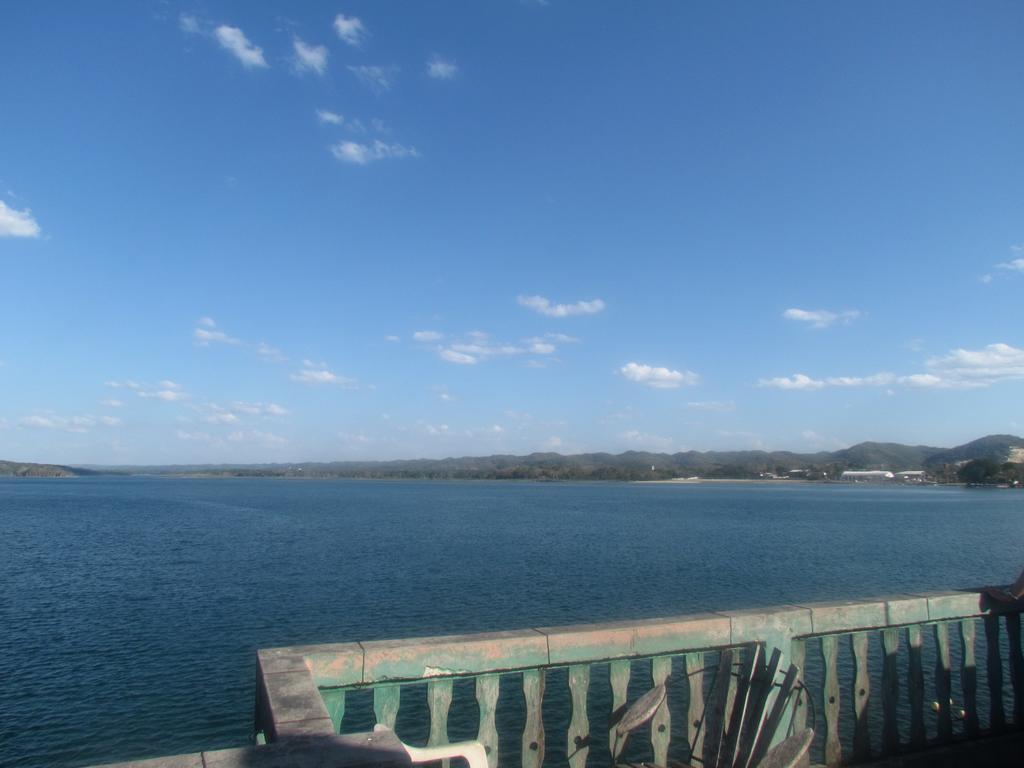 פלורס Hotel Mirador Del Lago מראה חיצוני תמונה
