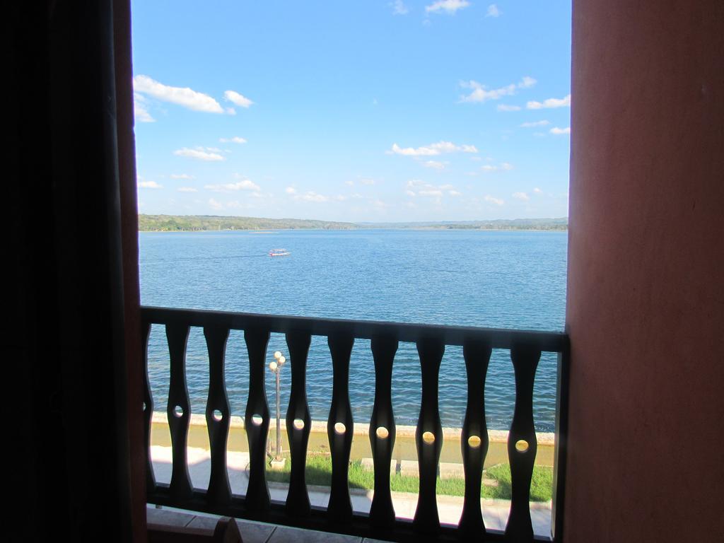 פלורס Hotel Mirador Del Lago מראה חיצוני תמונה